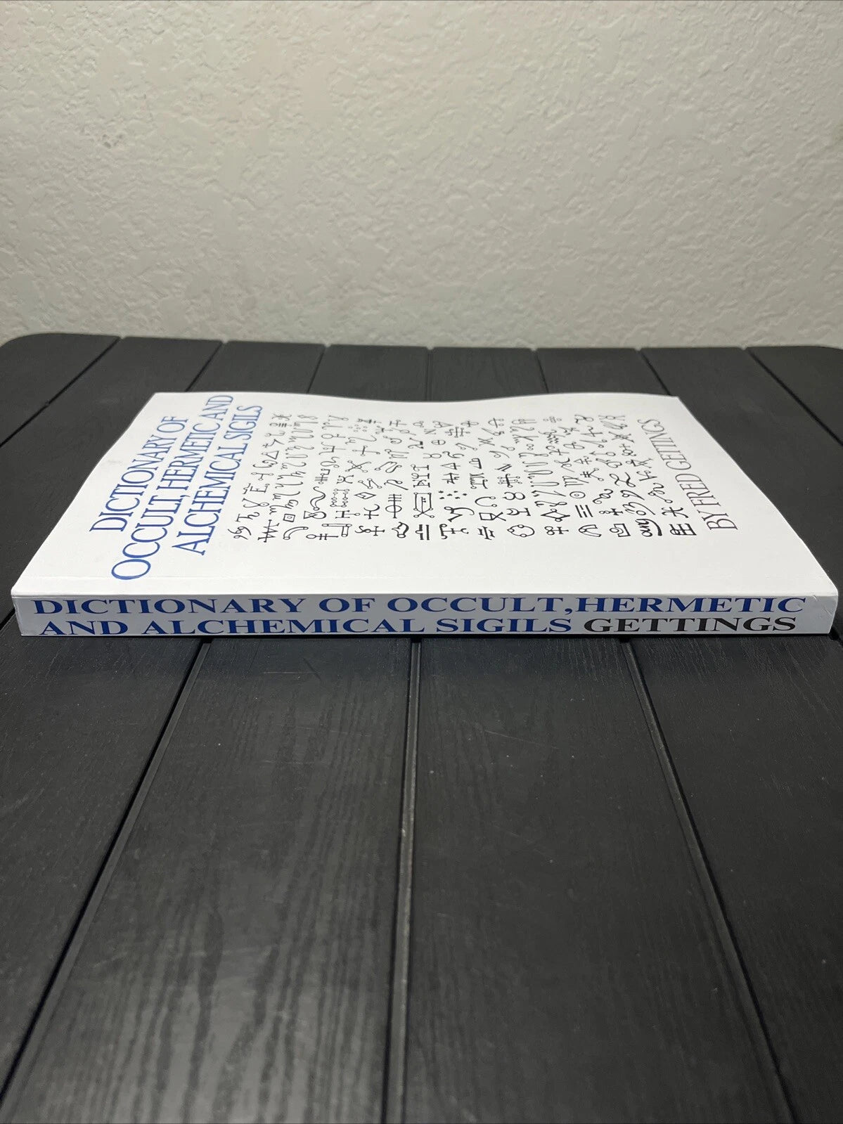 Dictionary of Occult, Hermetic and Alchemical Sigils by Fred Gettings